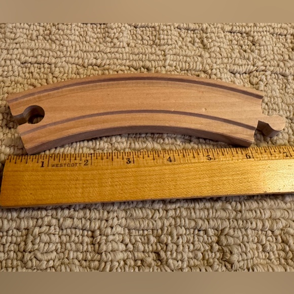 Wooden 6” curved railway compatible with Brio and Thomas - Picture 2 of 5